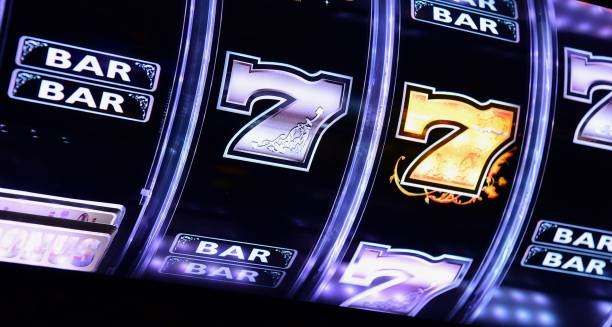 owltoto live-dealer studio with professional blackjack table and multilingual dealer